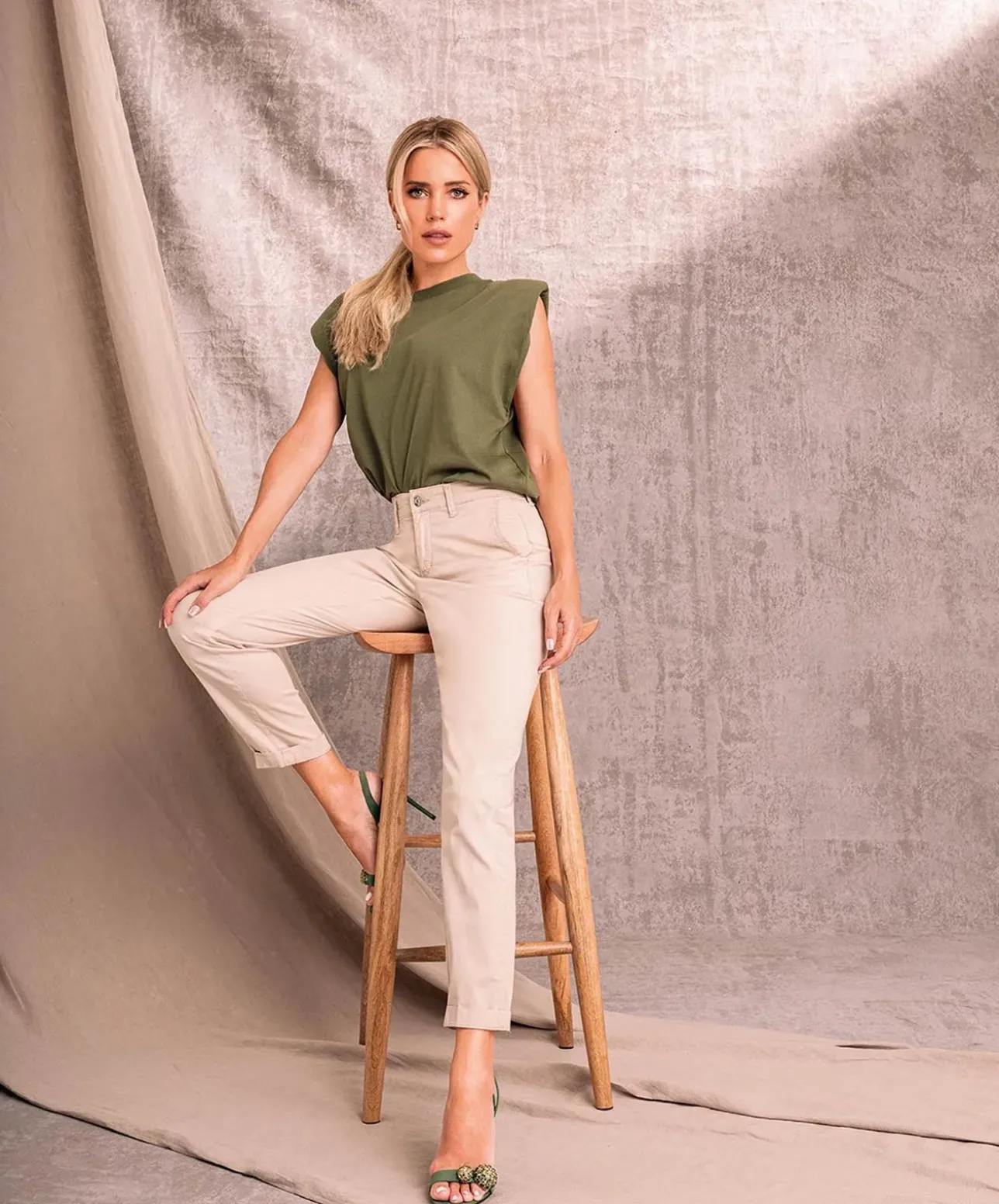 Mac Damen Chino Turn Up aus beigem Stretch Gabardine