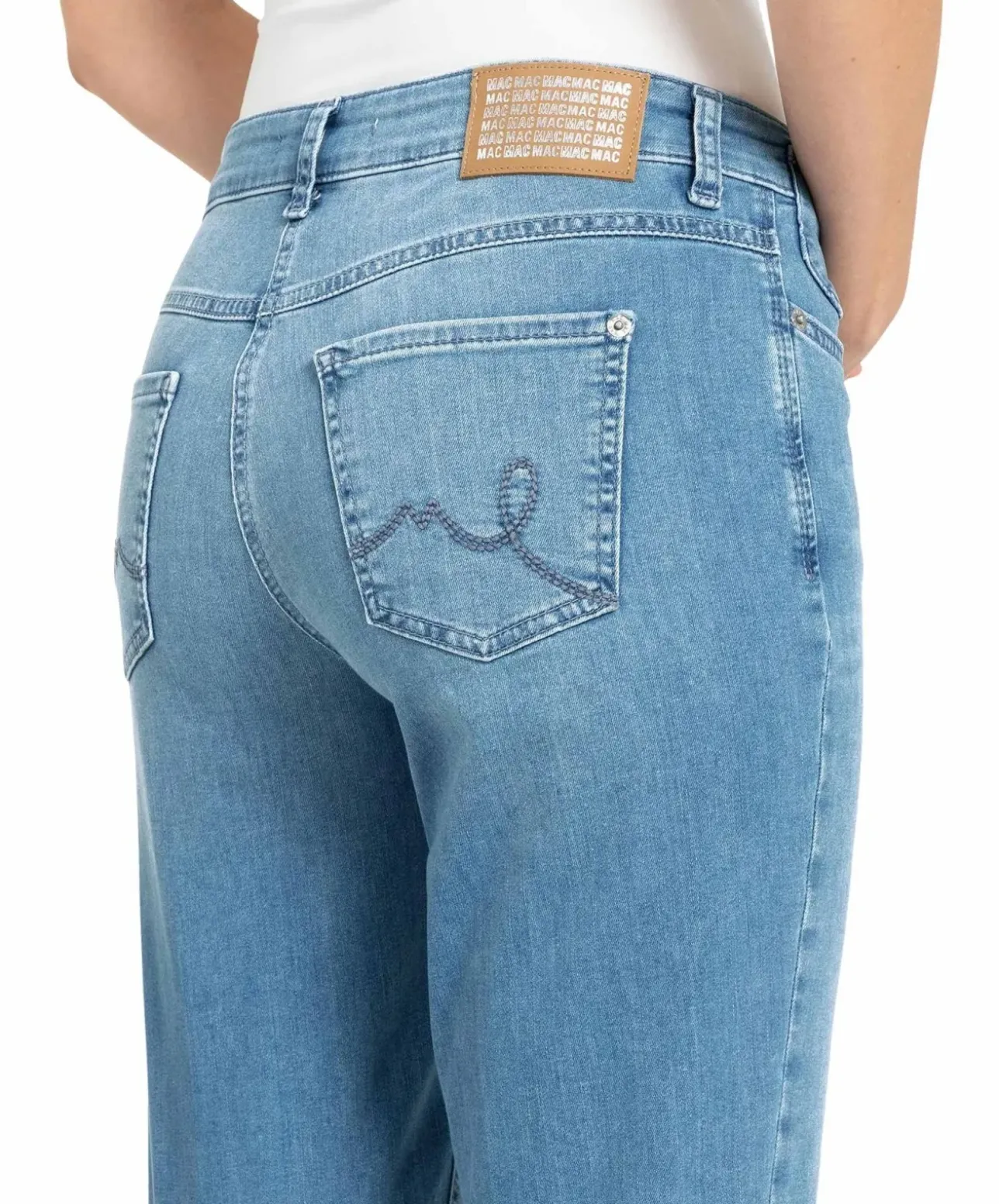 MAC Jeans Laura in Baby blauer Waschung mit Flared Fit
