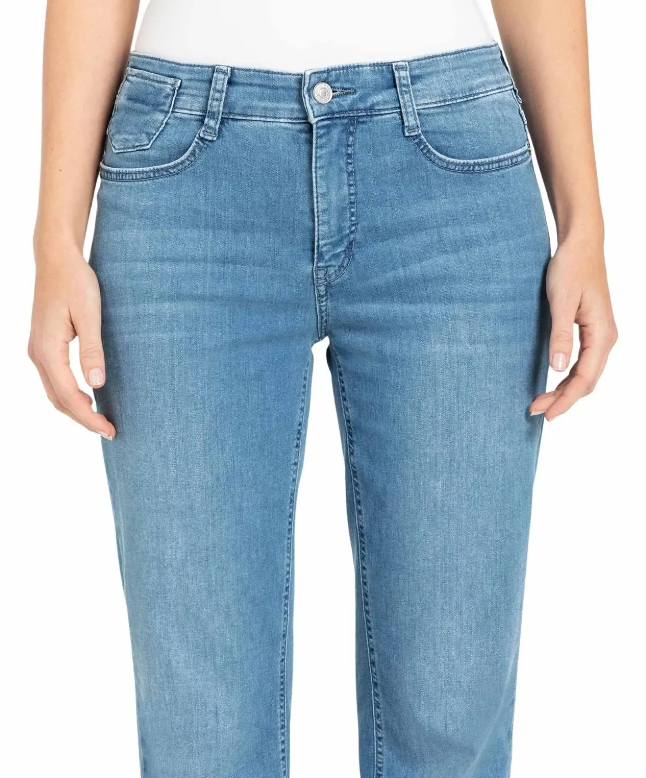 MAC Jeans Laura in Baby blauer Waschung mit Flared Fit