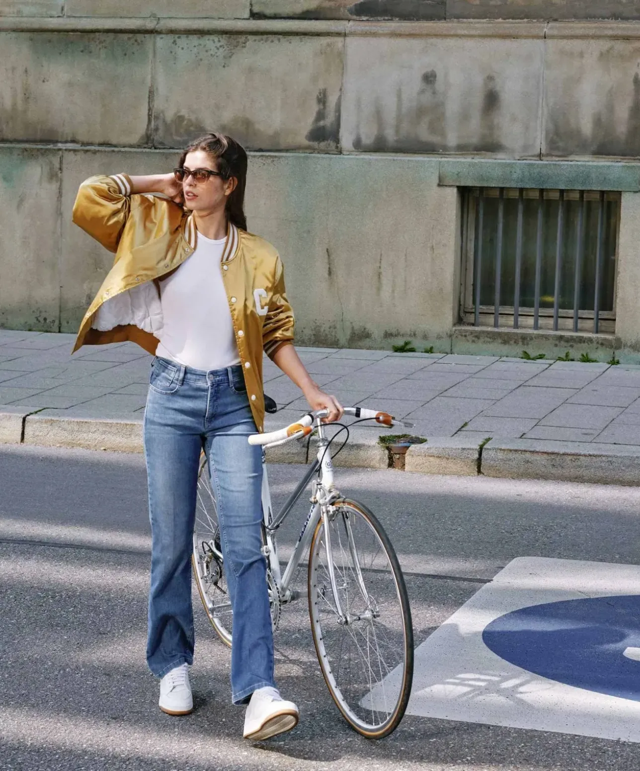 MAC Jeans Laura in Baby blauer Waschung mit Flared Fit
