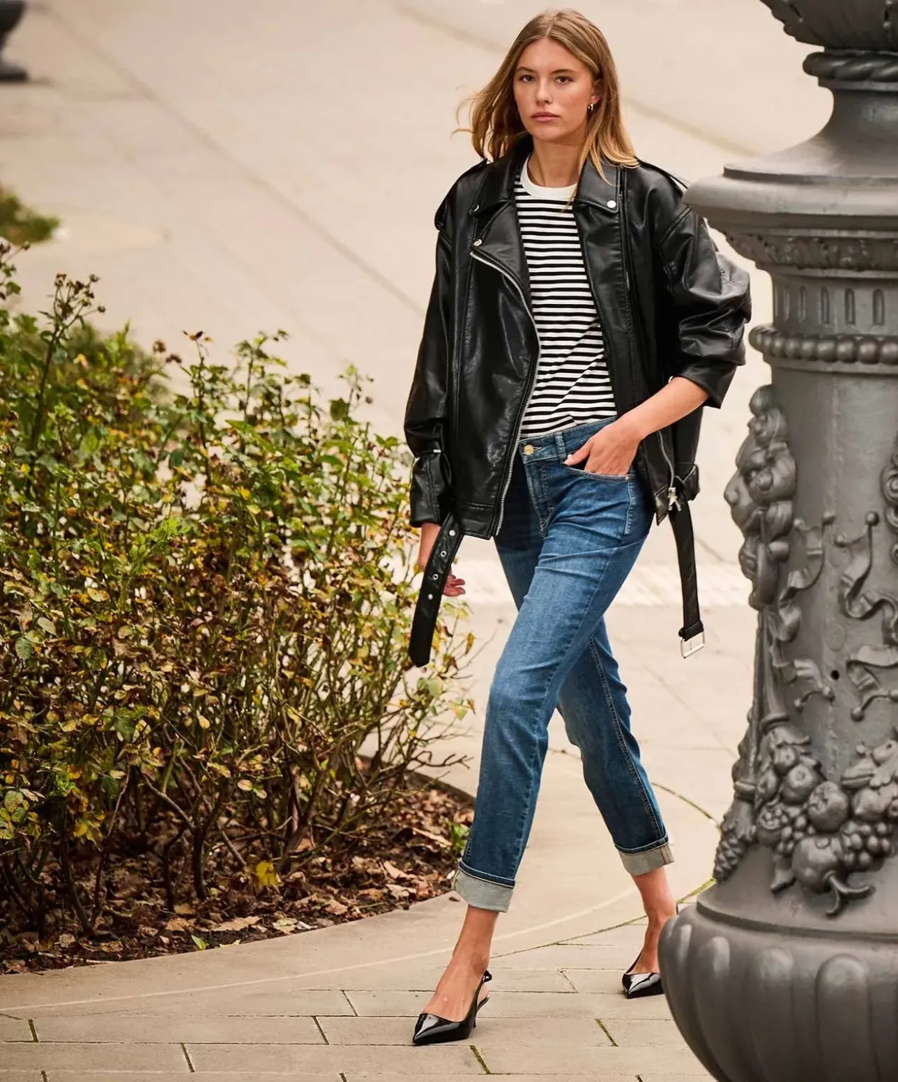 MAC Straight Jeans Sue Relax in Mittelblau