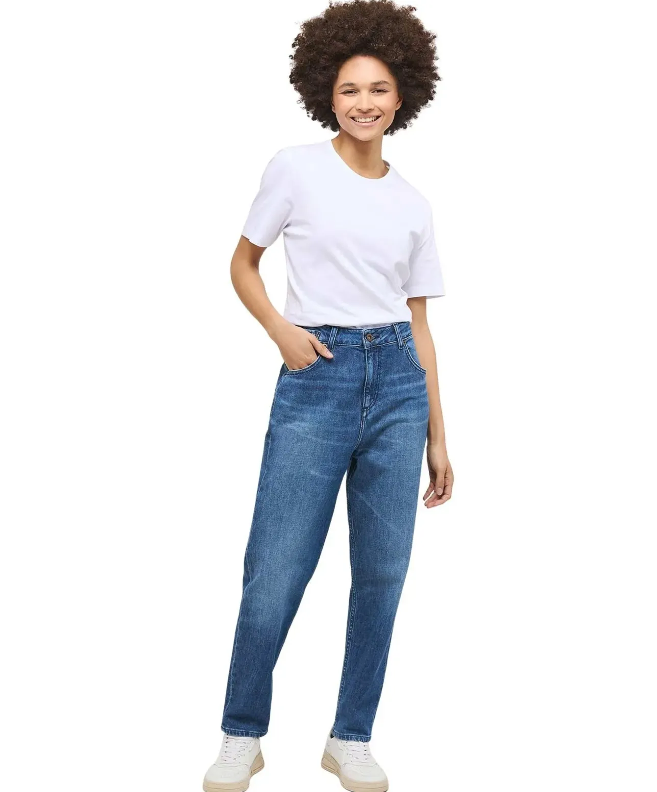 Mustang Charlotte Tapered im Mom Fit und mittelblauer Optik
