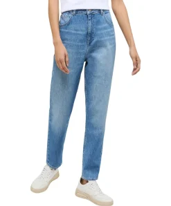 Mustang Charlotte Tapered im Mom Fit und hellblauer Waschung