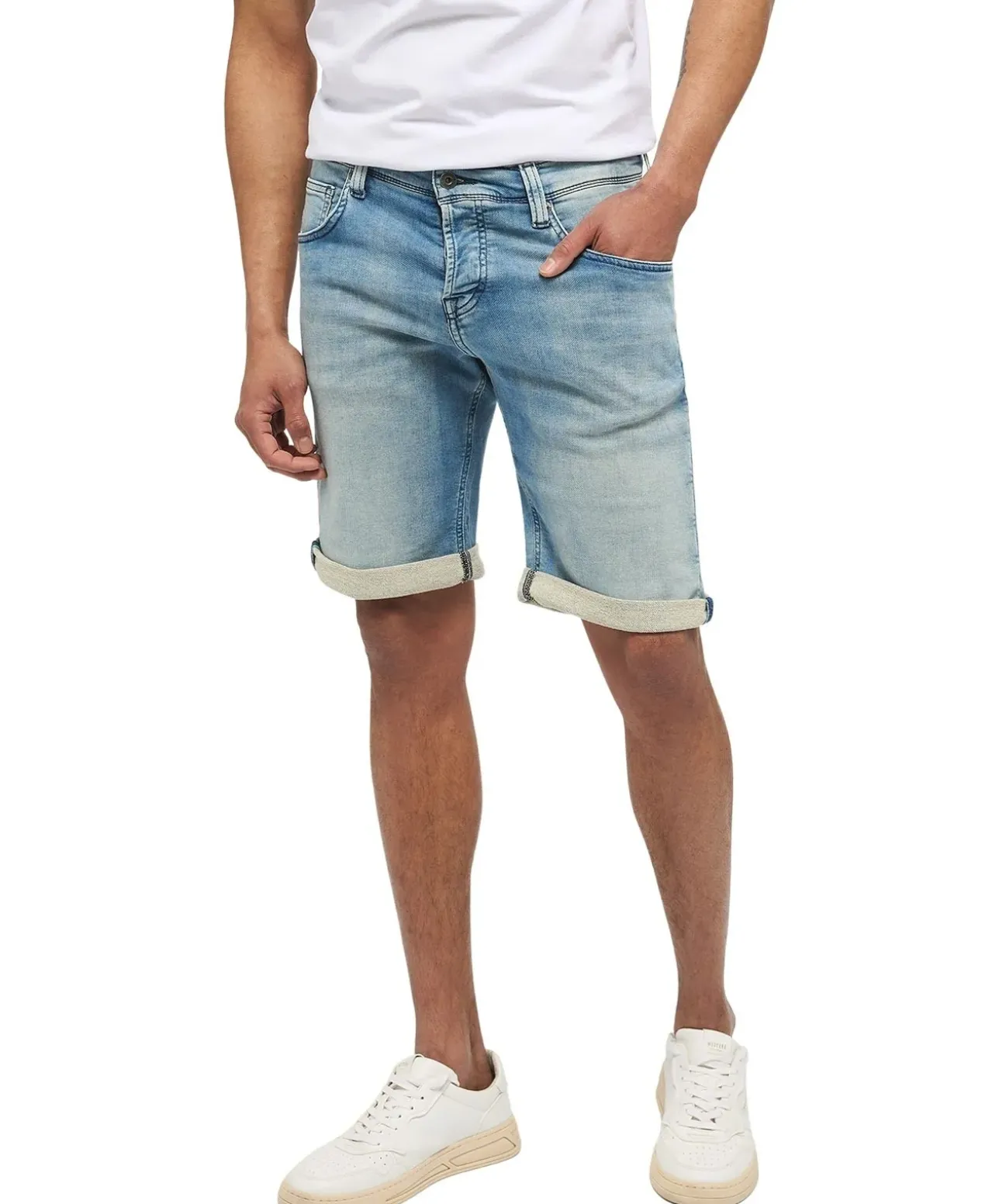 Mustang Chicago Shorts aus Stretch Denim in Hellblau