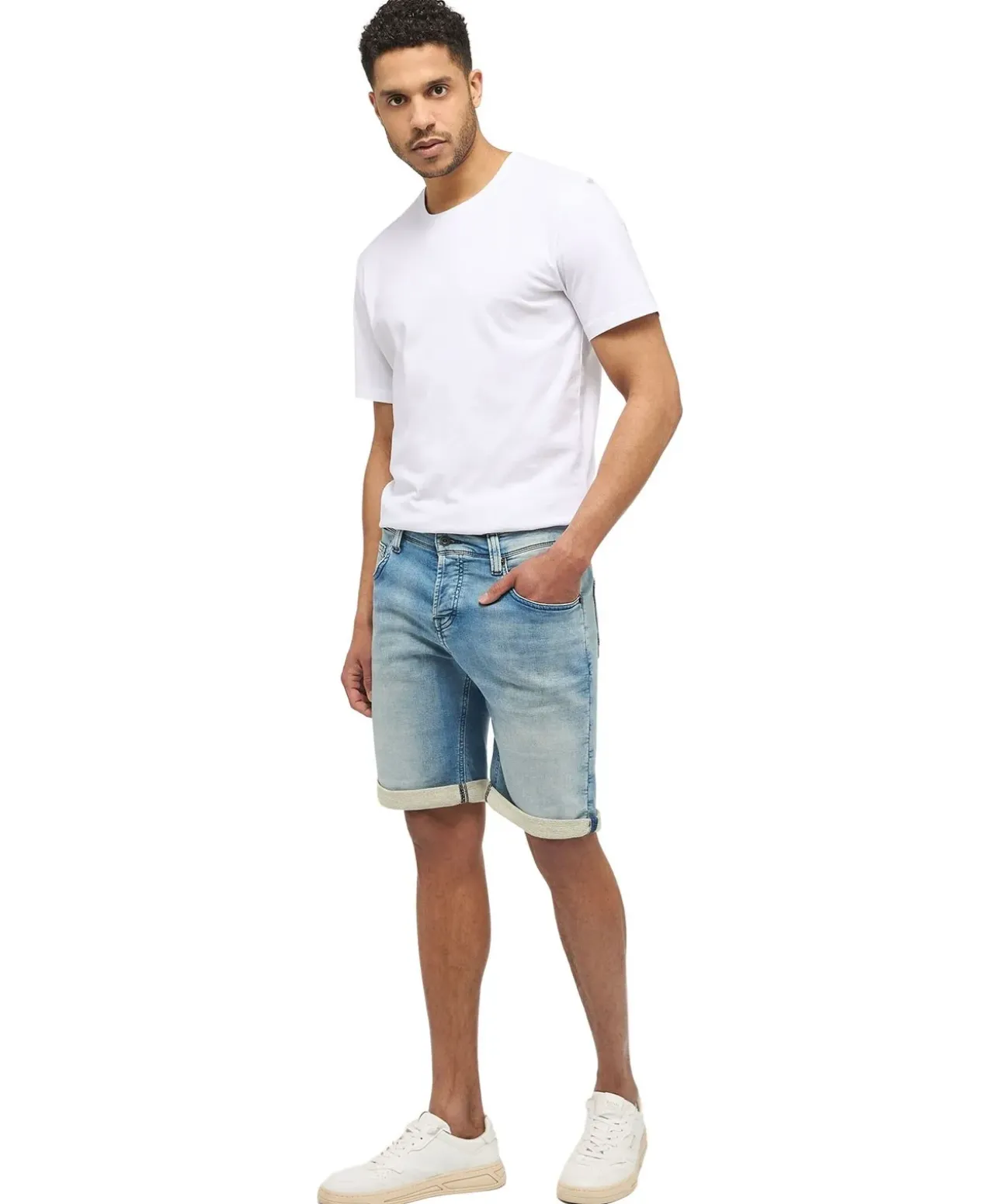 Mustang Chicago Shorts aus Stretch Denim in Hellblau