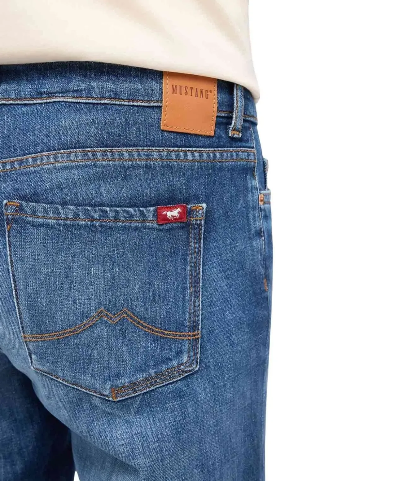 Mustang Crosby Relaxed Straight Jeans in Mittelblau