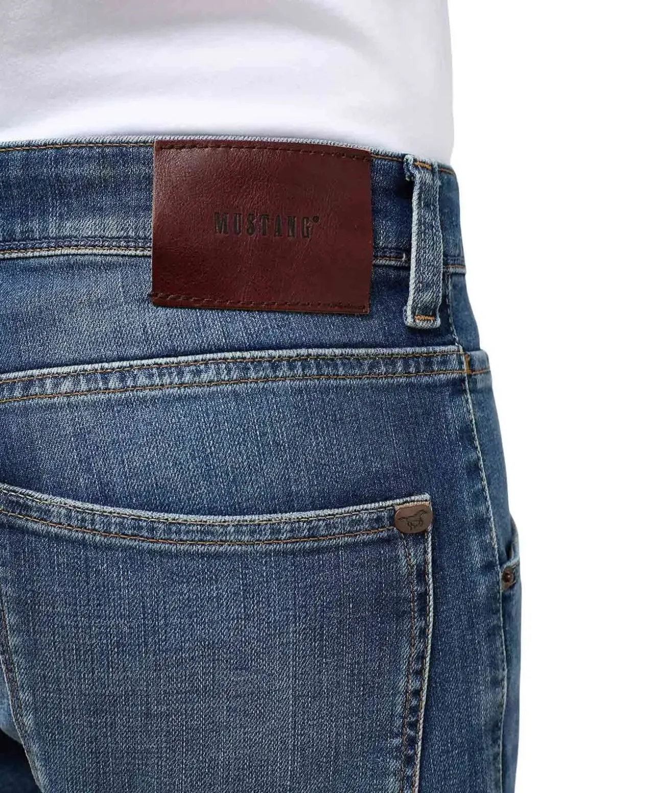 Mustang Michigan Straight Jeans in Light Scratched Used