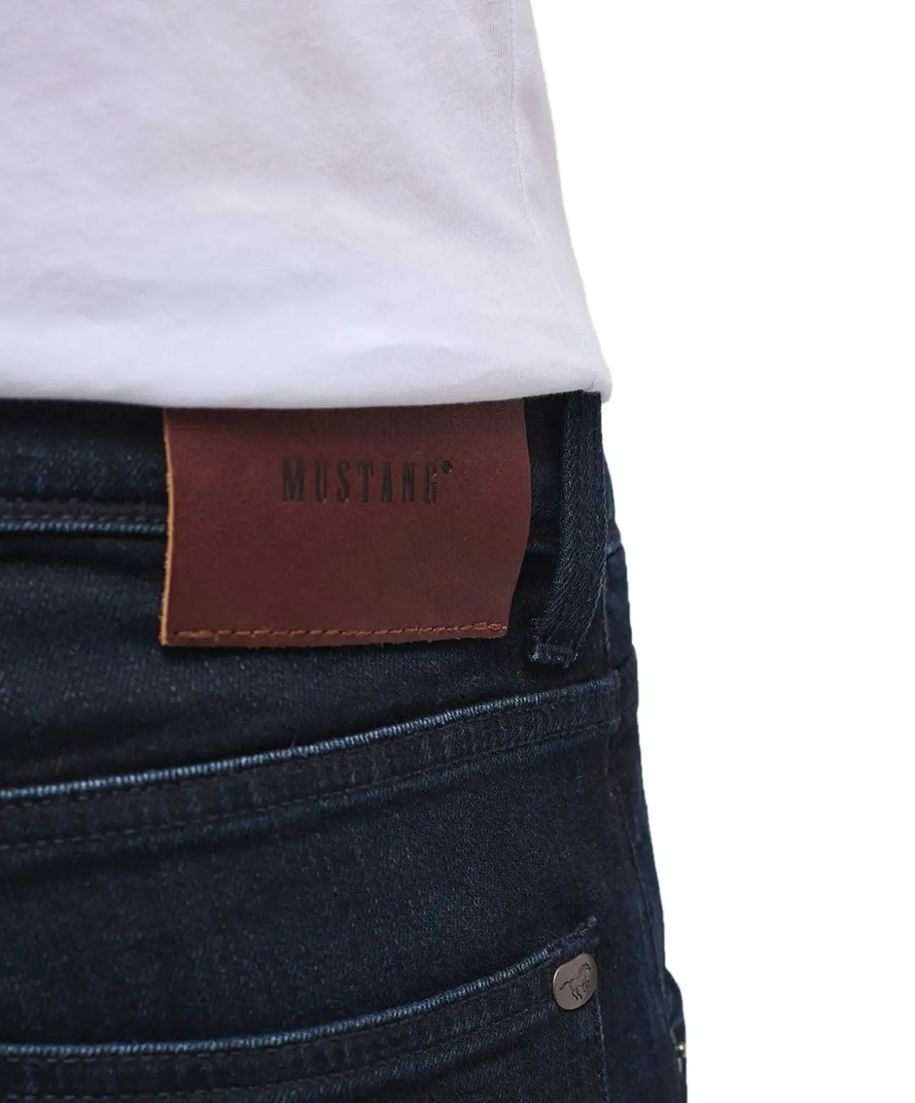 Mustang Michigan Straight Jeans in dunkelblauer Waschung