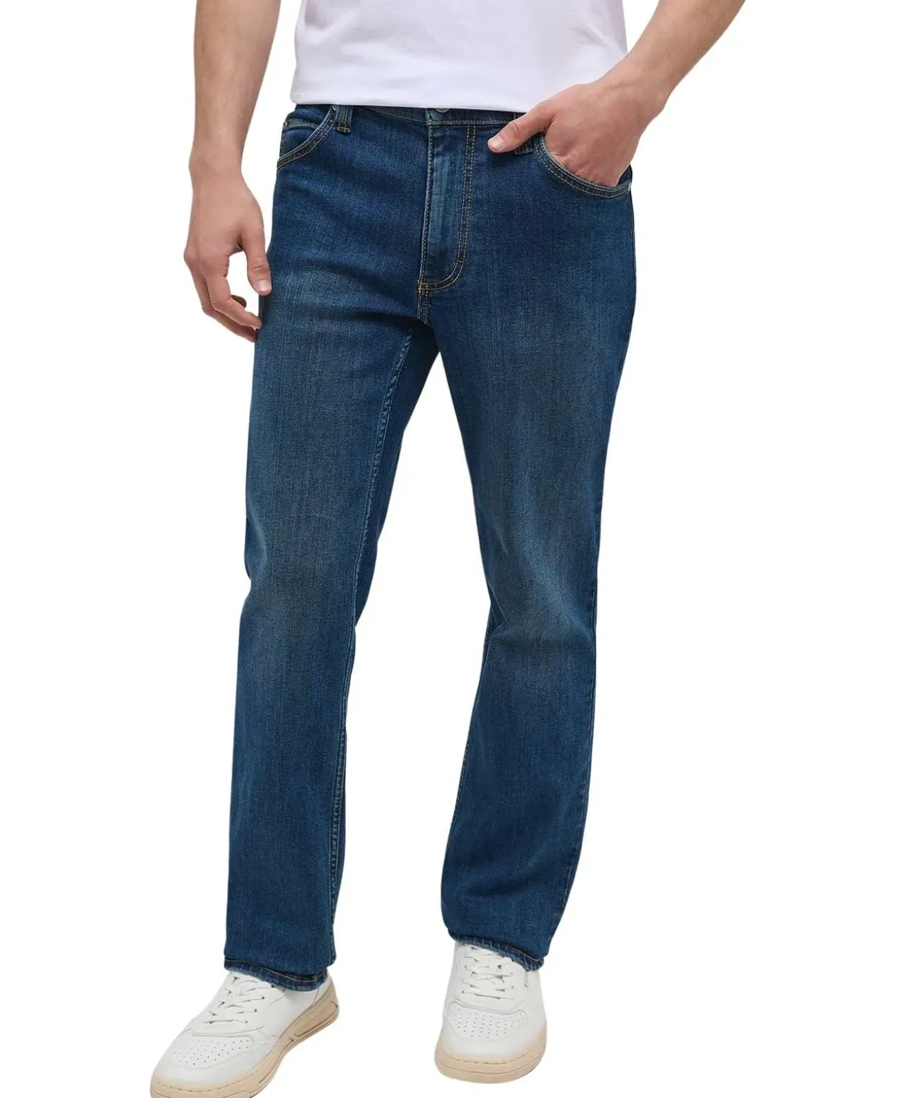 Mustang Tramper Straight Jeans in Stonewash
