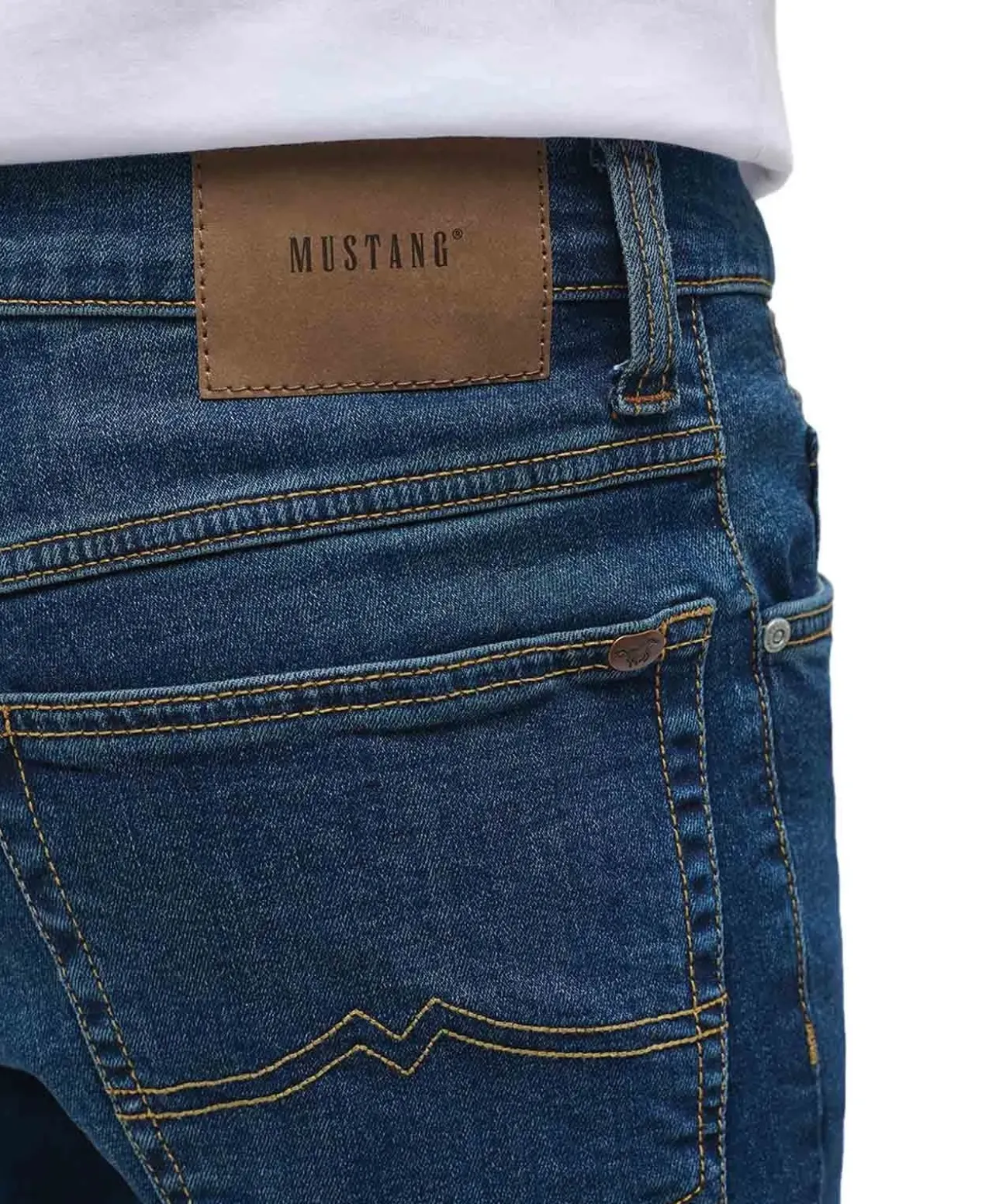 Mustang Tramper Straight Jeans in Stonewash