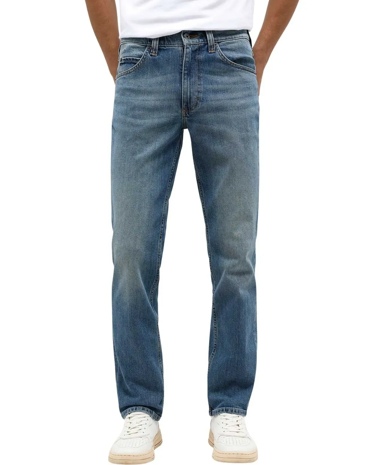 Mustang Tramper Straight Fit Jeans in mittelblauen Used Look