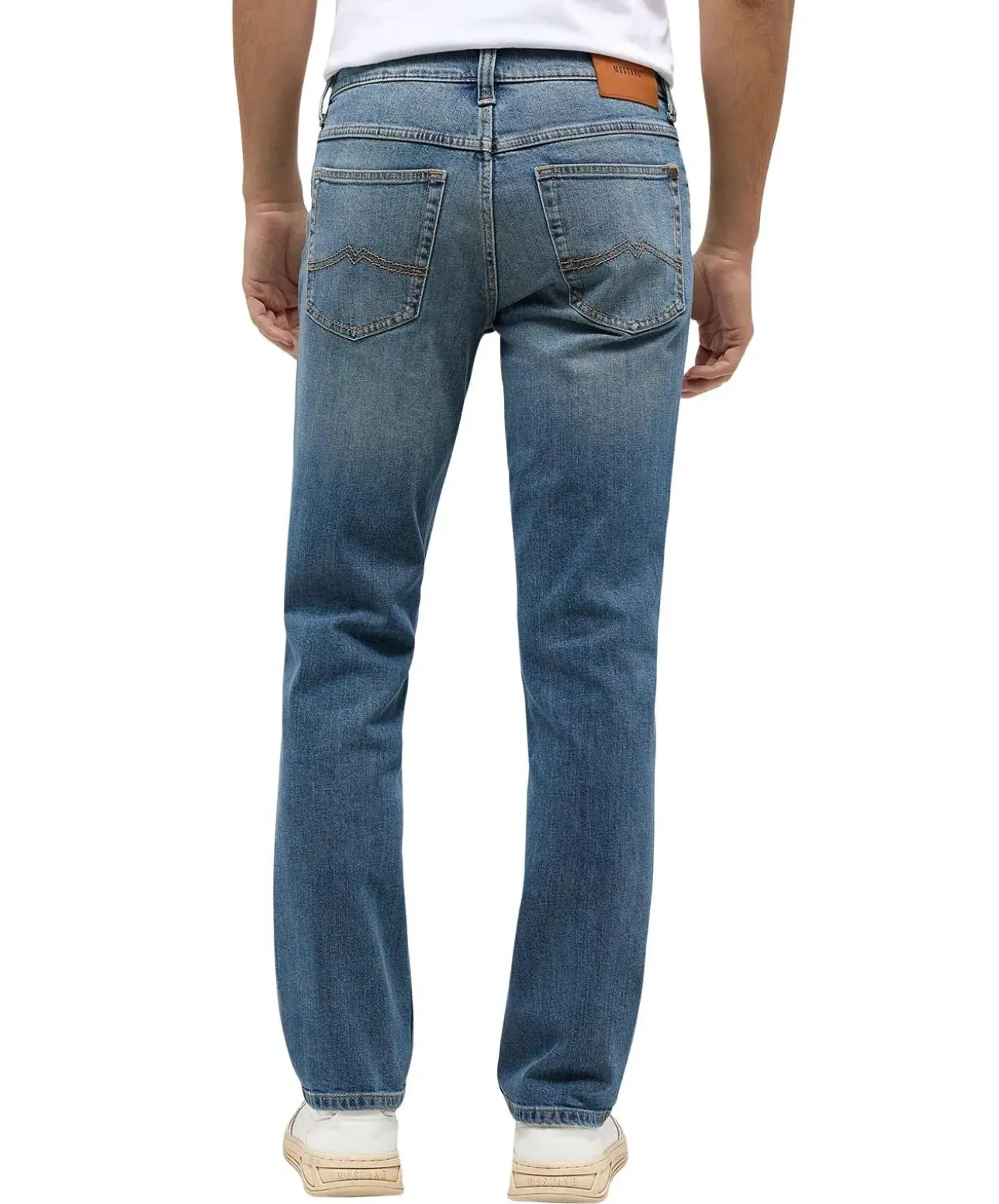 Mustang Tramper Straight Fit Jeans in mittelblauen Used Look