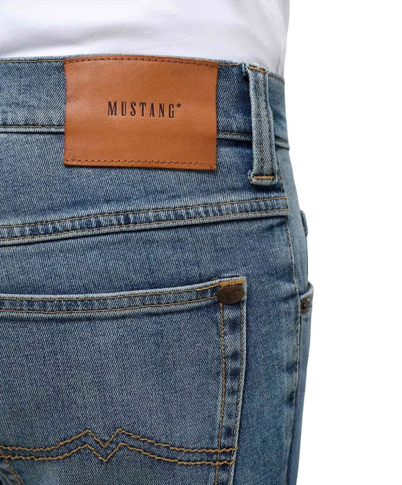 Mustang Tramper Straight Fit Jeans in mittelblauen Used Look