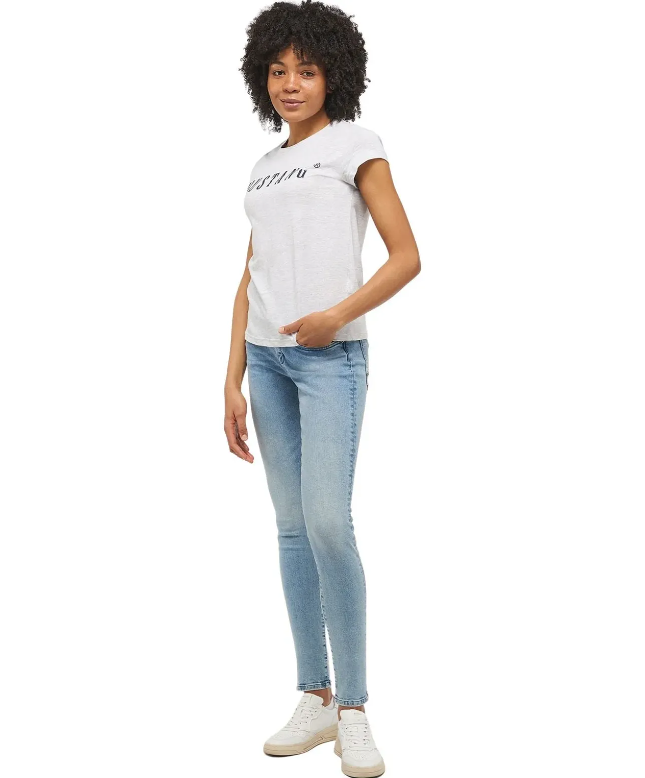 Mustang T-Shirt mit Label-Print Alina C in Hellgrau