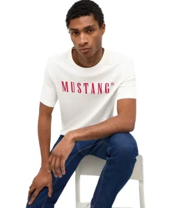 Mustang T-Shirt Print Austin in Cannoli Cream Färbung