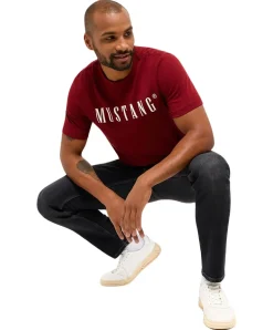 Mustang T-Shirt Print Austin in roter Syrah Färbung