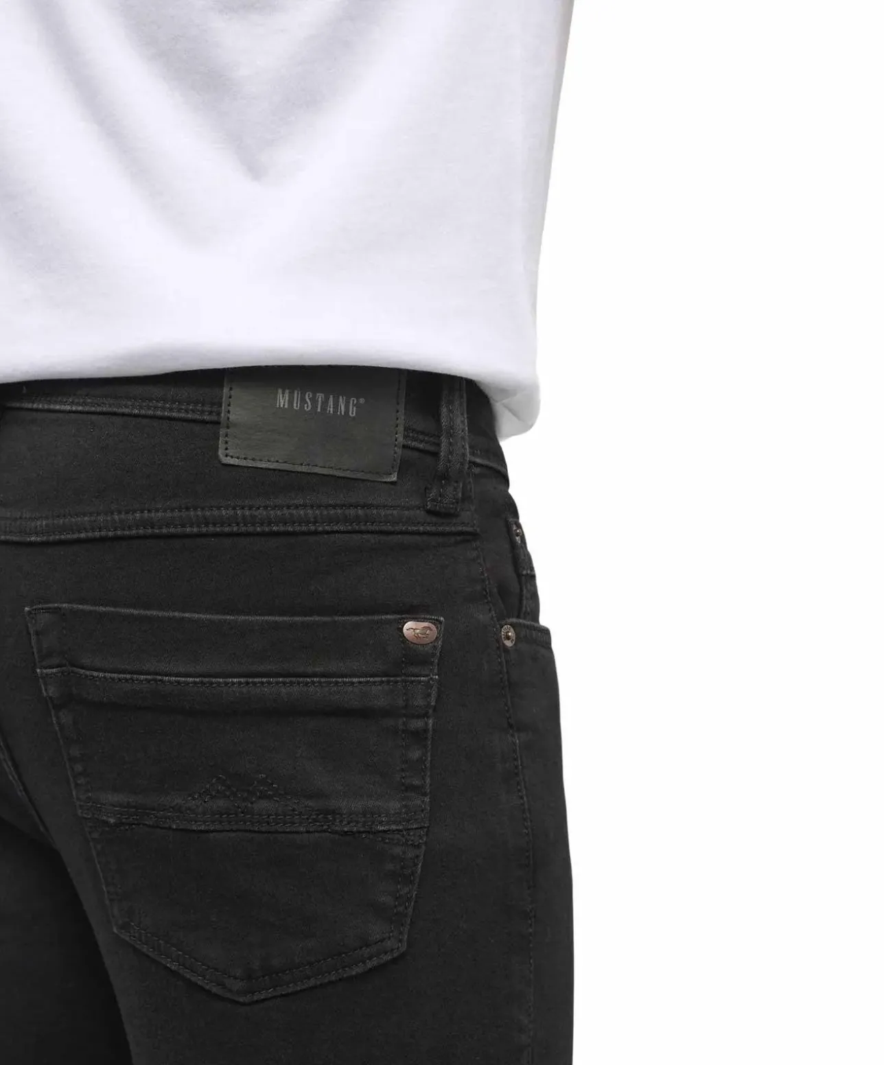 Mustang Washington Jeans in Schwarz mit Straight Fit