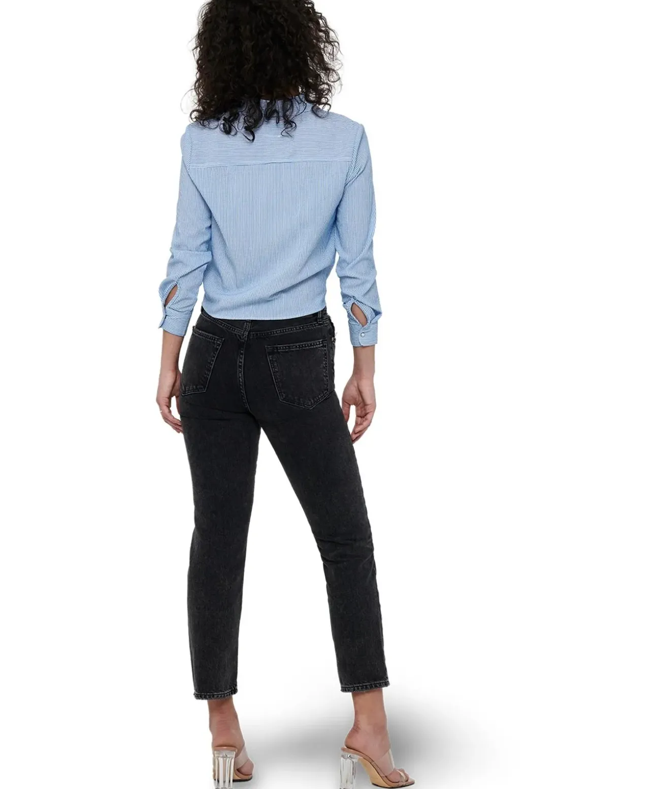 ONLY Lecey Bluse mit Hemdkragen in Hellblau und Brusttasche
