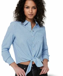 ONLY Lecey Bluse mit Hemdkragen in Hellblau und Brusttasche