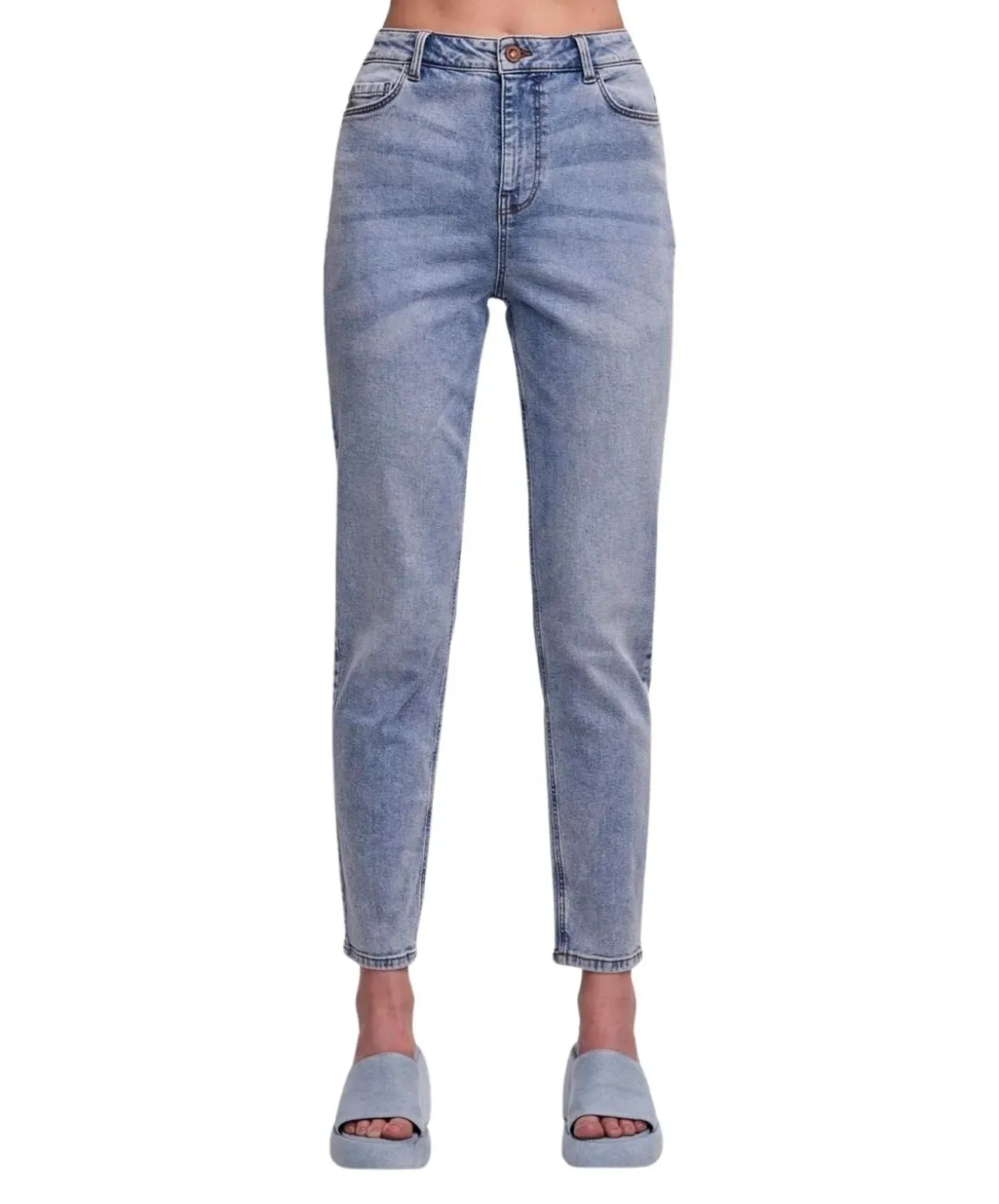 Pieces Kesia Mom Jeans mit hohem Bund in Hellblau