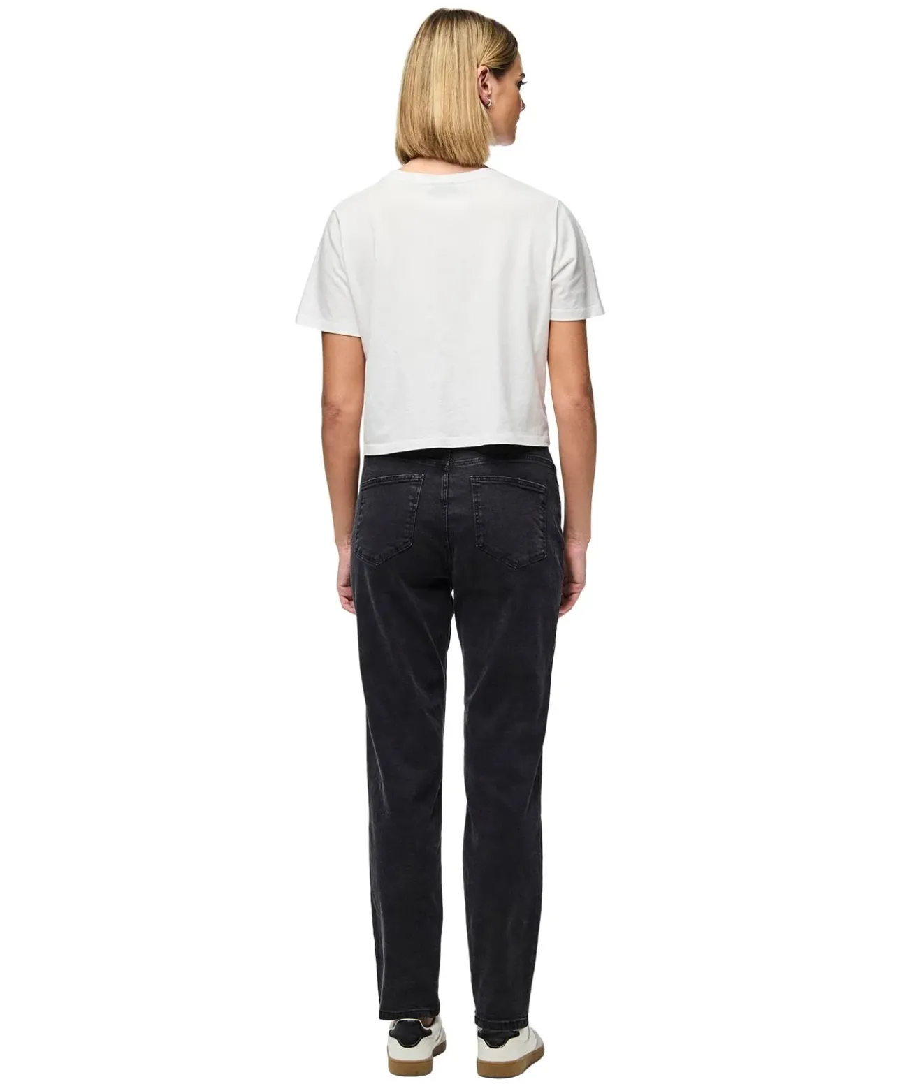 PIECES Kesia Mom-Fit Jeans in Schwarz mit Knöchellänge