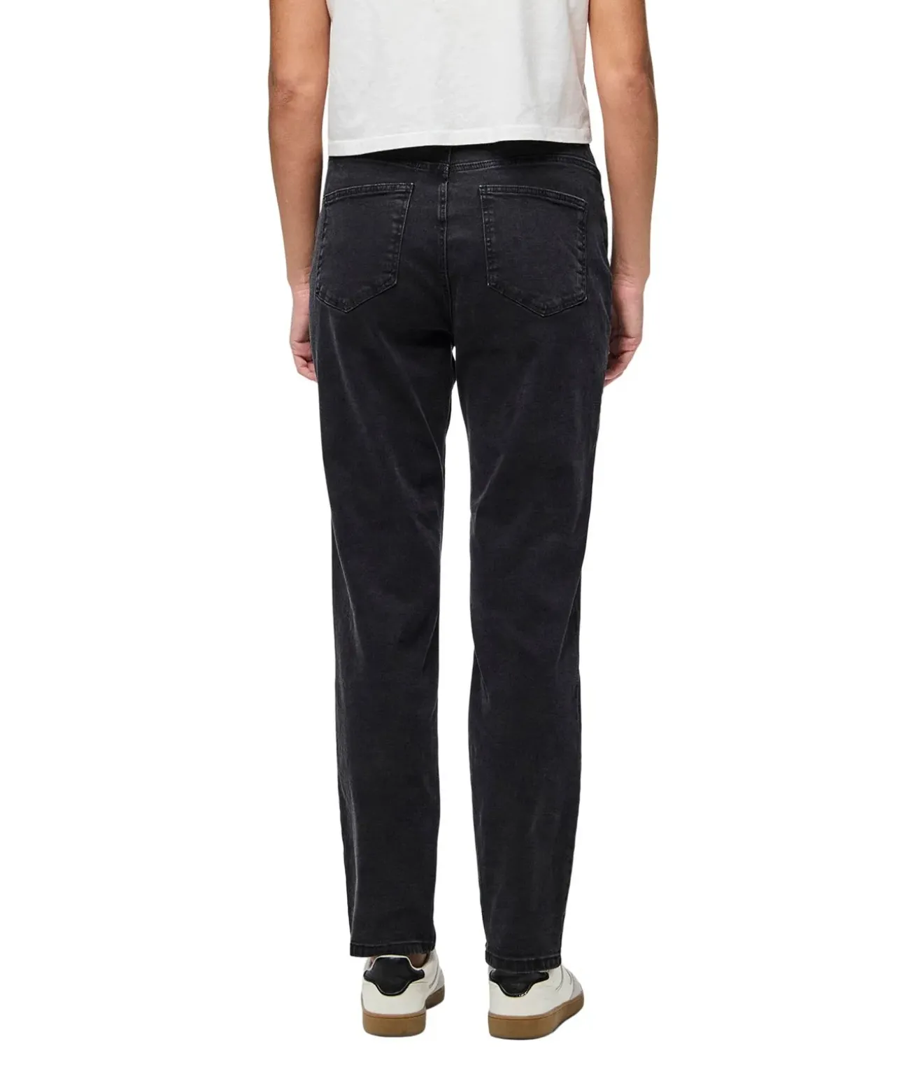 PIECES Kesia Mom-Fit Jeans in Schwarz mit Knöchellänge