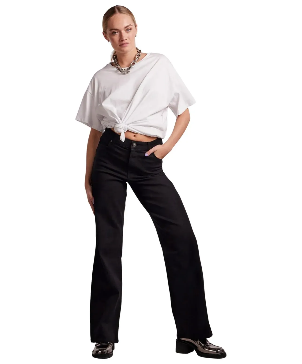 Pieces Peggy Jeans mit weitem Bein in Schwarz