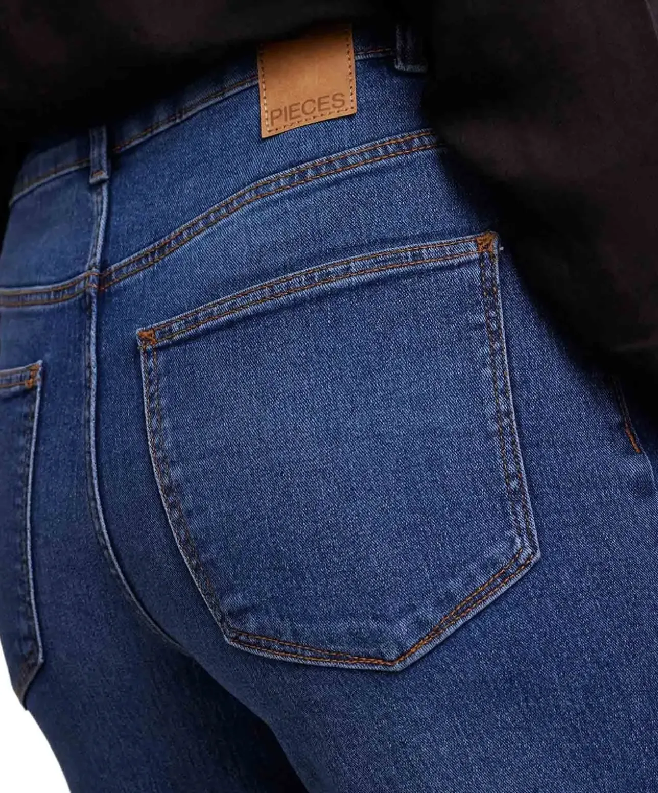 Pieces Peggy Jeans mit weitem Bein in Indigo Waschung