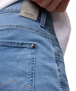 Pioneer Eric Megaflex Jeans mit geradem Bein in Hellblau