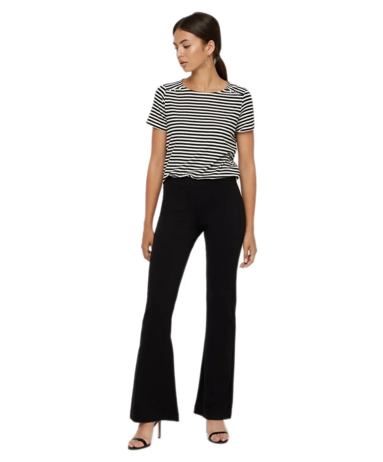 Vero Moda Slim Fit Hose Kamma in Schwarz mit ausgestelltem Bein