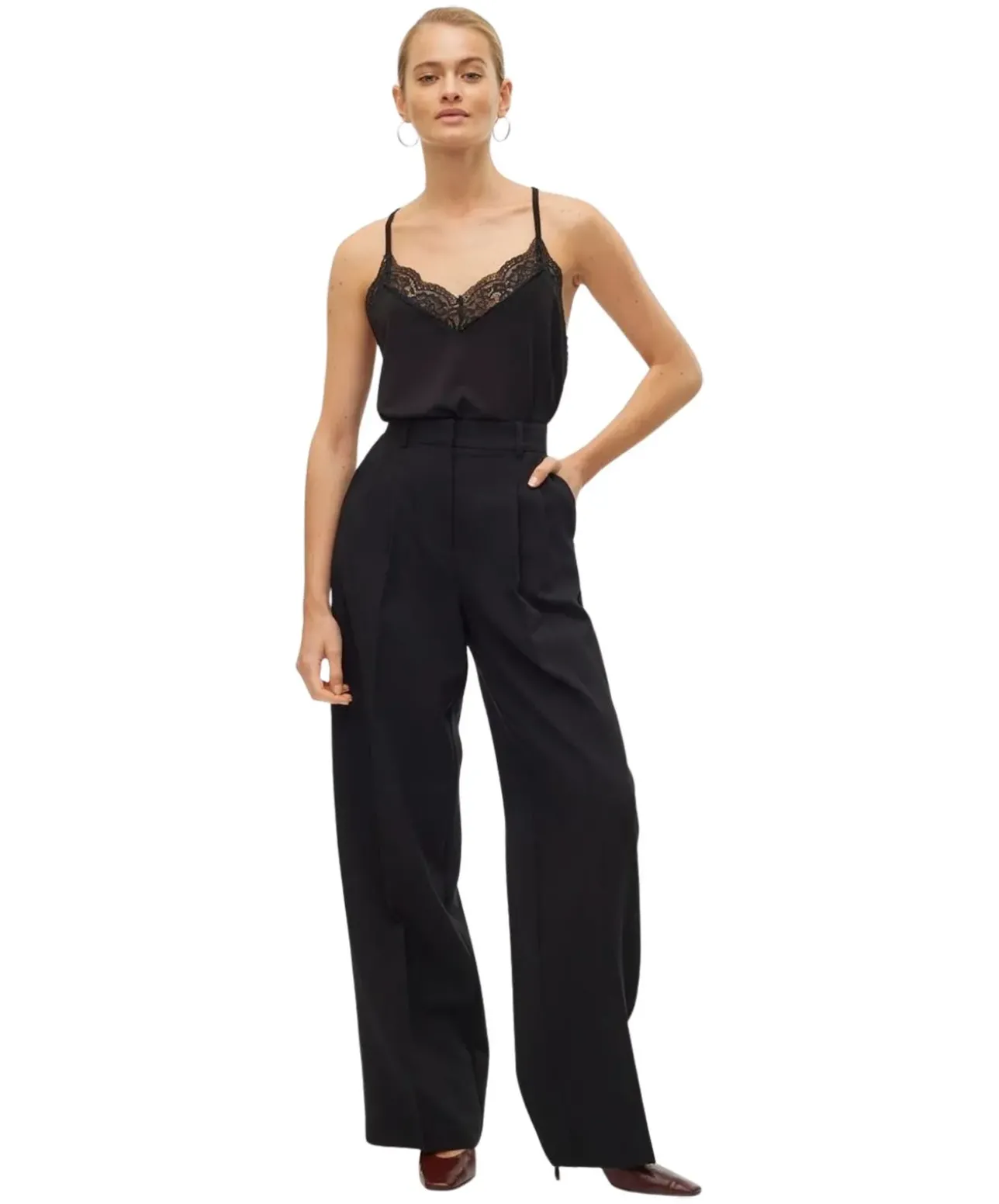 Vero Moda Spitzentop Ana mit V-Ausschnitt in Schwarz