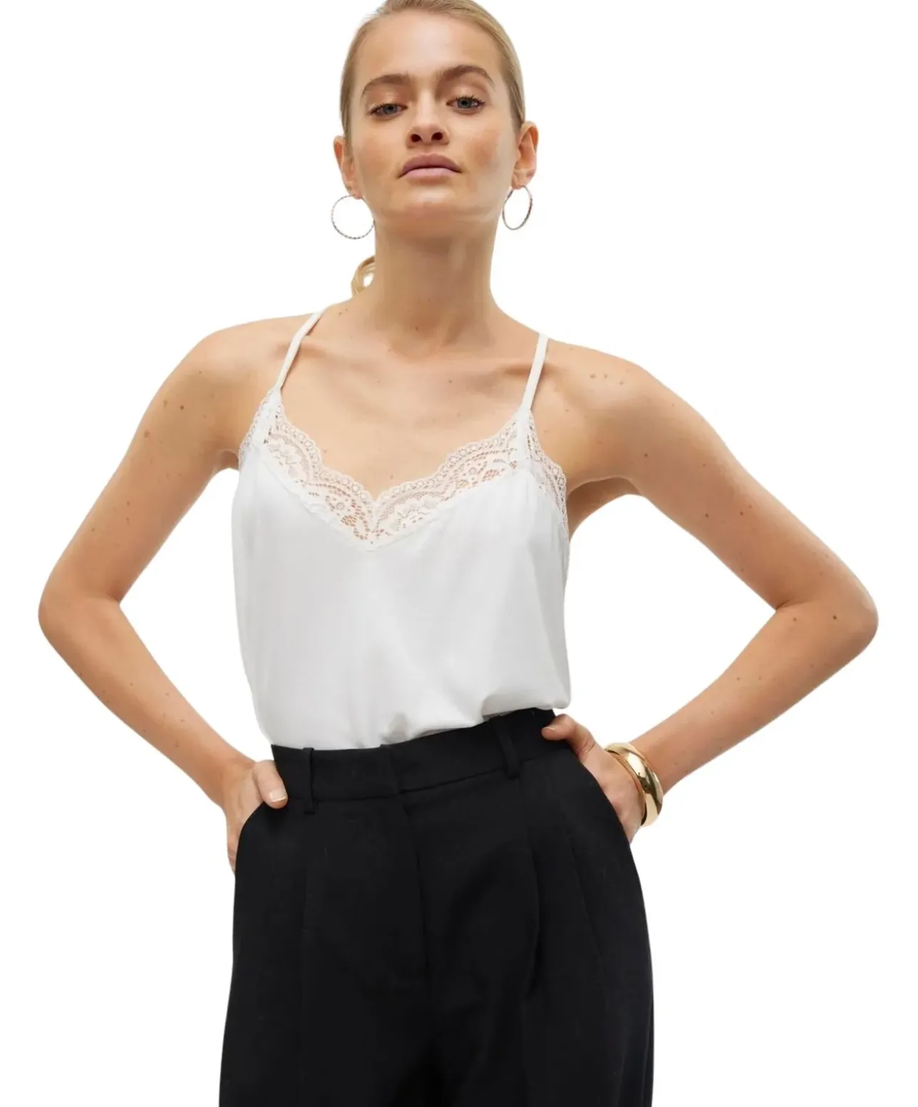 Vero Moda Spitzentop Ana mit V-Ausschnitt in Weiß