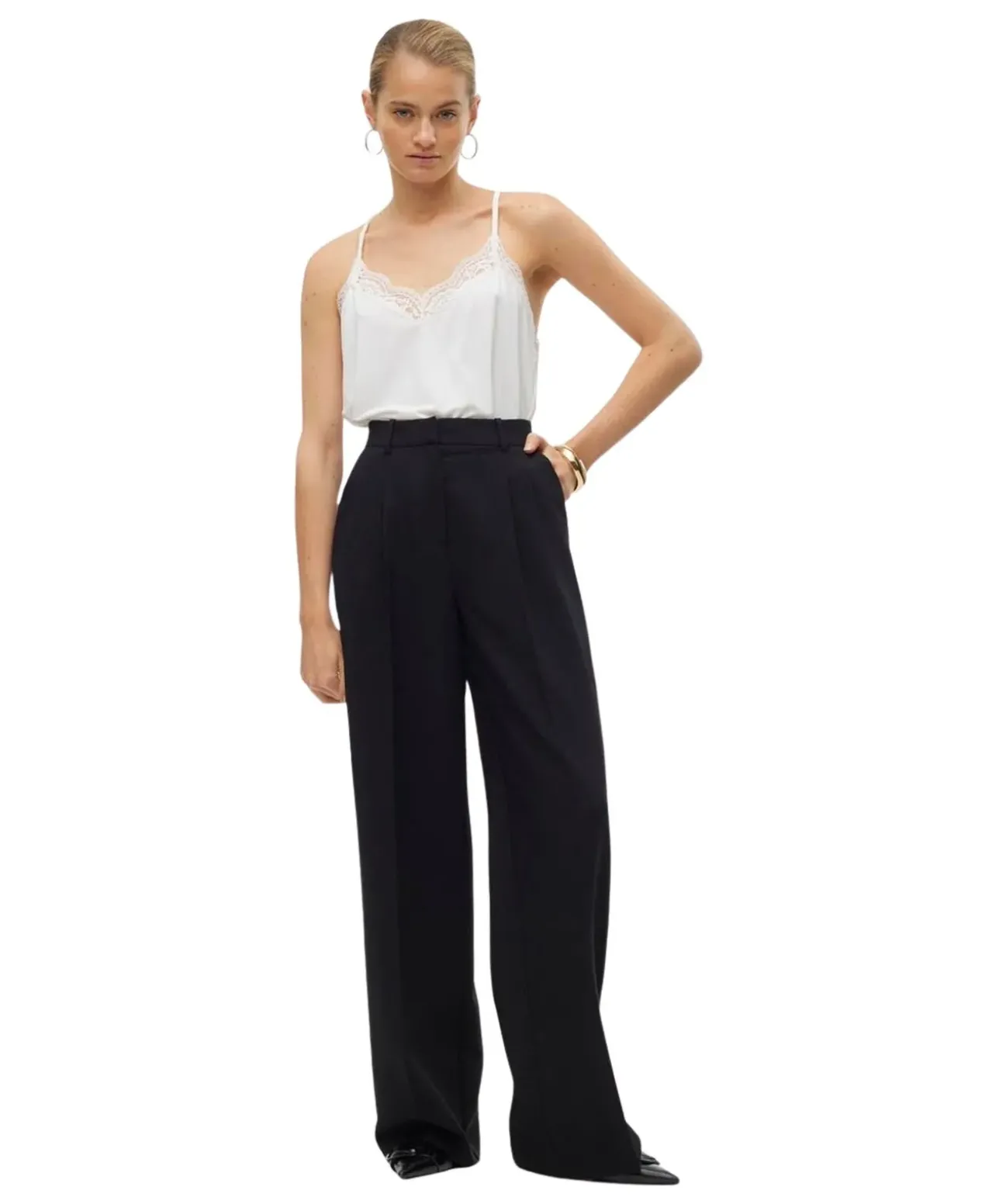 Vero Moda Spitzentop Ana mit V-Ausschnitt in Weiß
