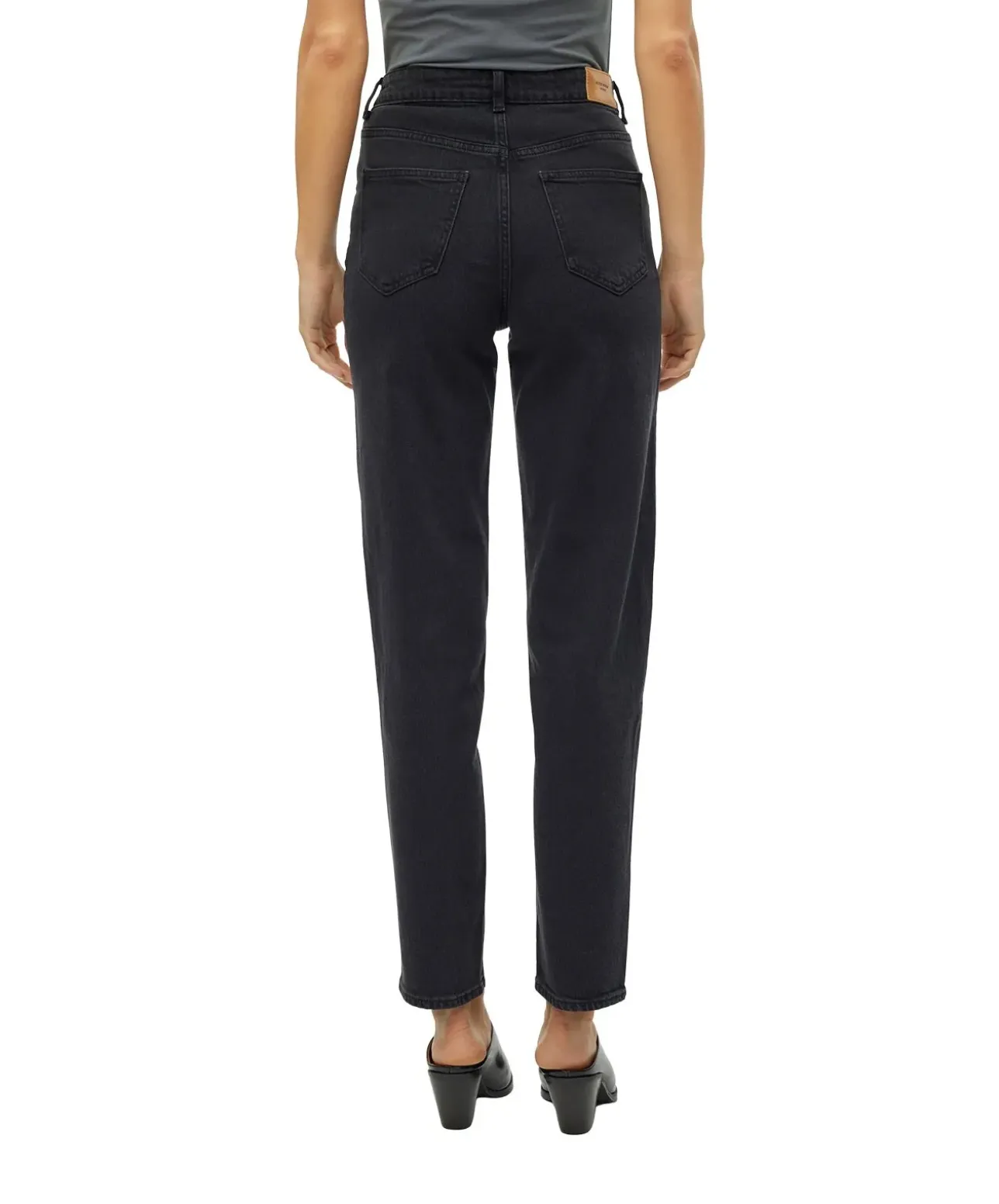 Vero Moda Tessa Mom Jeans in Dunkelgrau