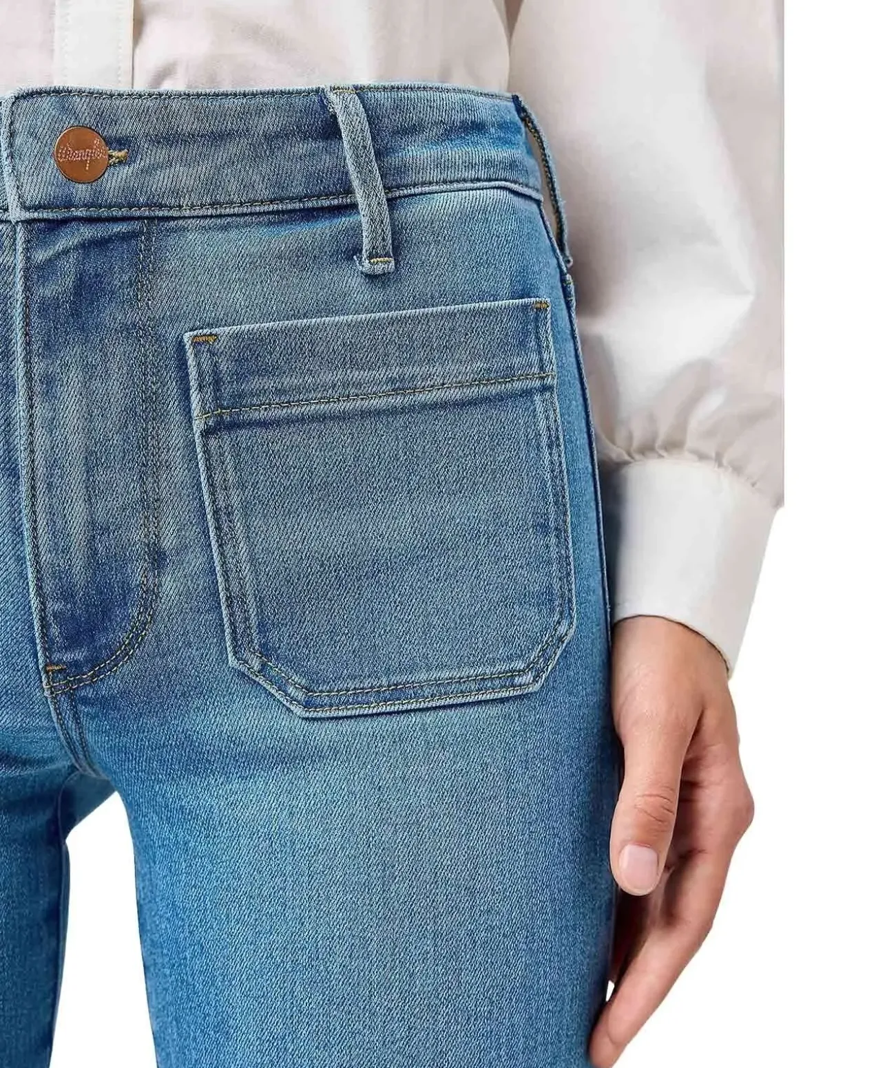 Wrangler Flare Jeans in Velvet Sky mit High Waist