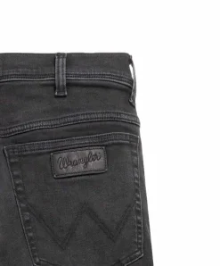 Wrangler Jeans Straight Fit Greensboro aus Black Denim
