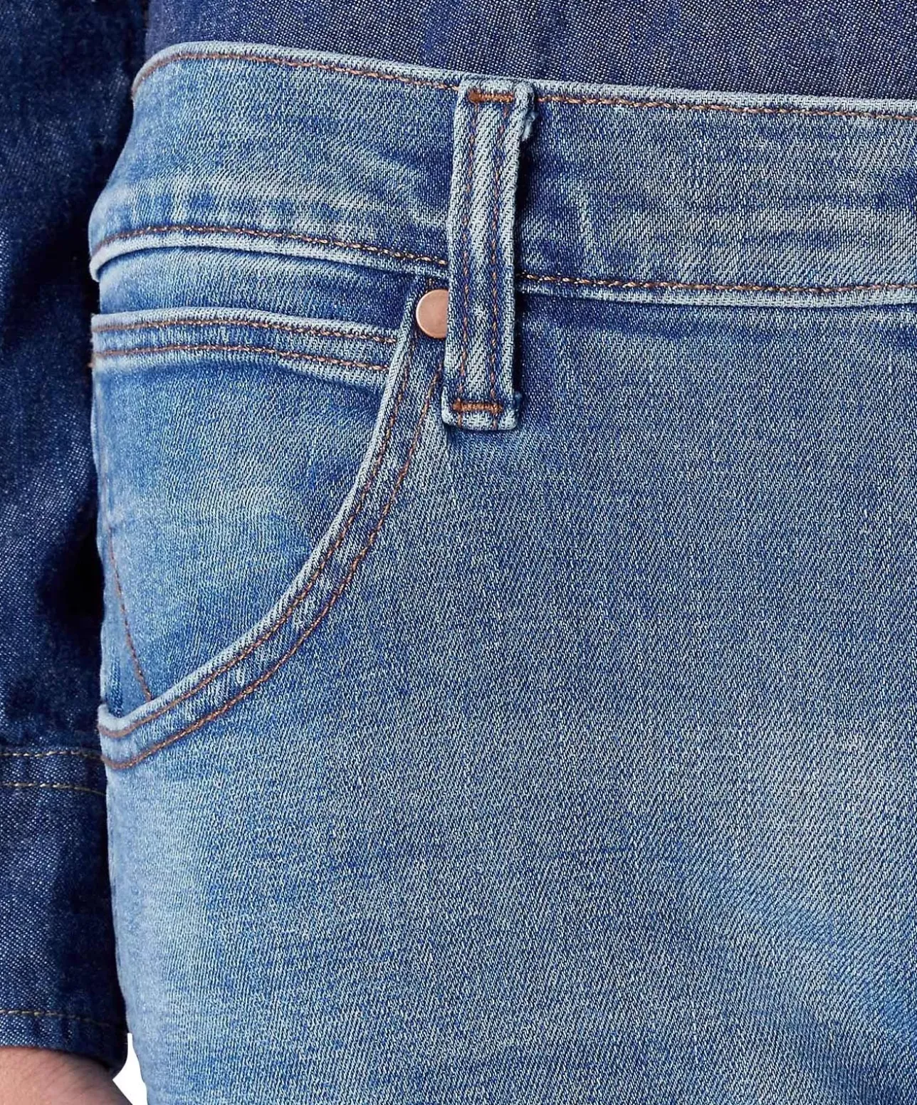 Wrangler Jeans Tapered Fit Larston in Blue Fever