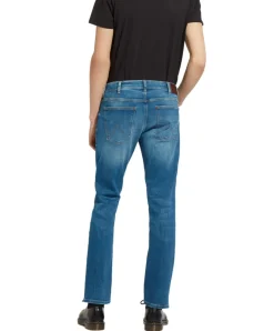 Wrangler Larston - Schmal zulaufende Jeans in Far Green