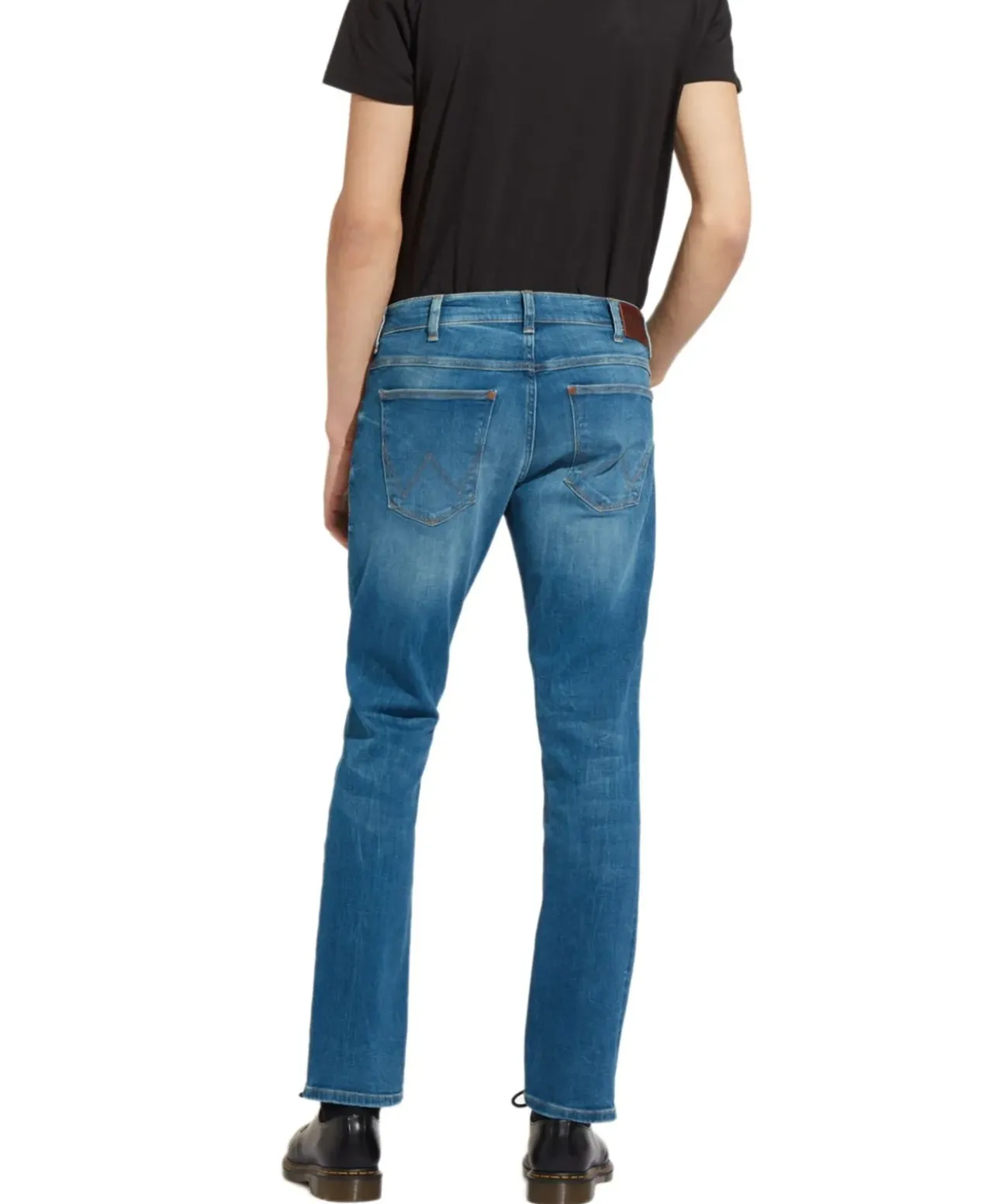 Wrangler Larston - Schmal zulaufende Jeans in Far Green