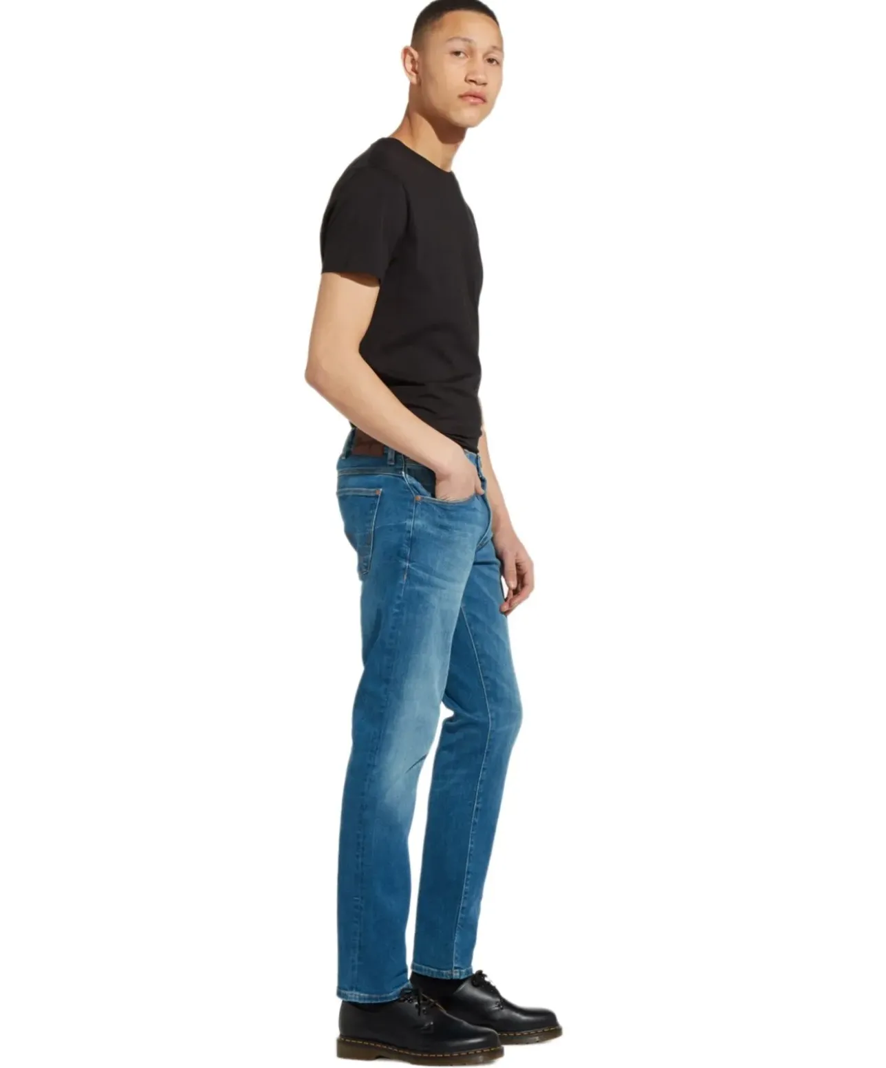 Wrangler Larston - Schmal zulaufende Jeans in Far Green