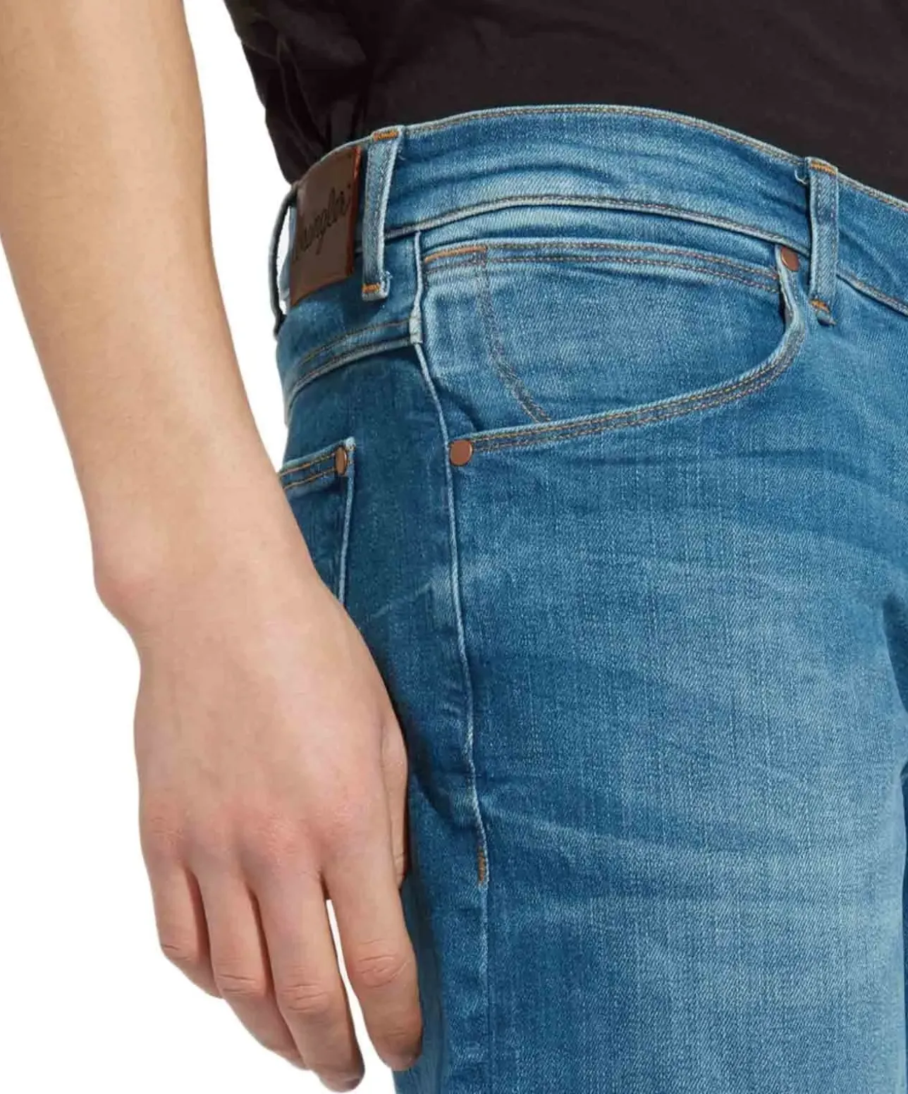 Wrangler Larston - Schmal zulaufende Jeans in Far Green
