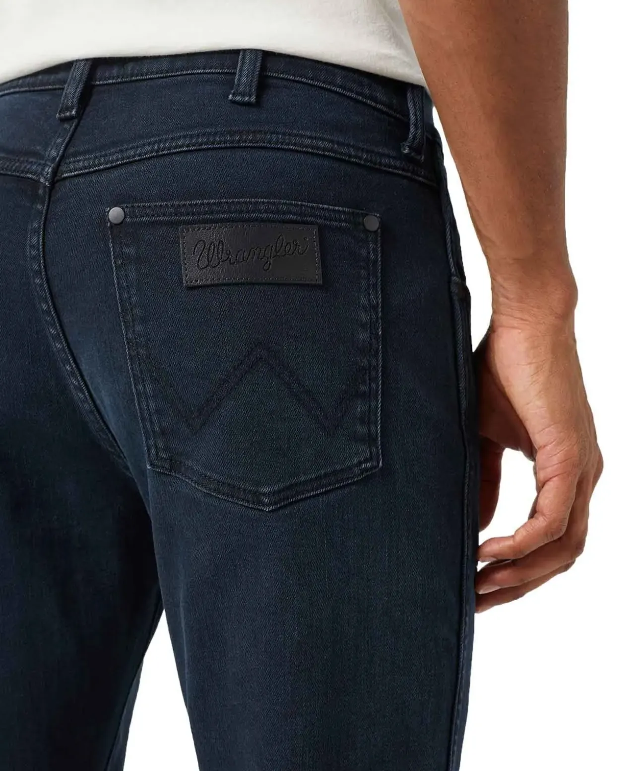 Wrangler Larston Jeans in blauer Cloudy Skies-Waschung