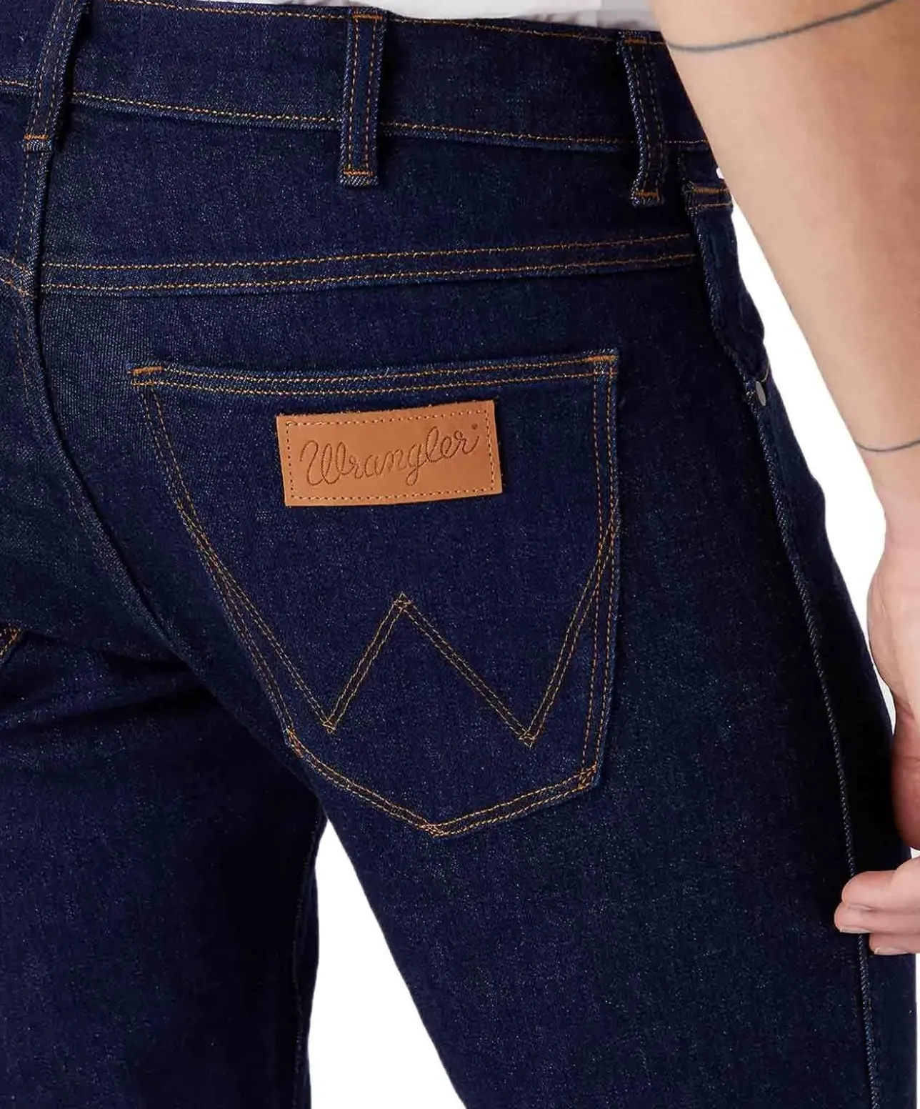 Wrangler Larston Jeans Slim Tapered Fit in Rinsewash
