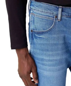 Wrangler Larston Jeans Tapered aus blauem Vintage-Denim