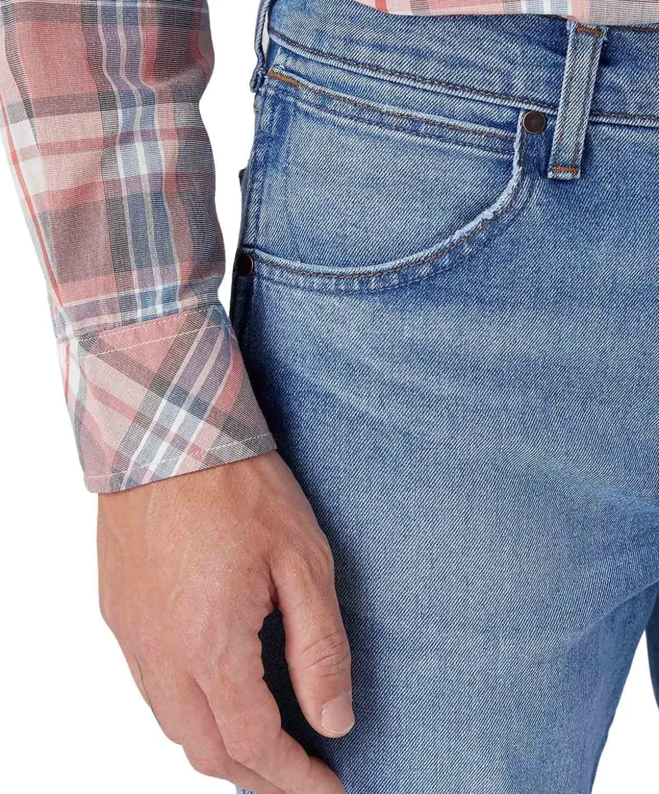 Wrangler Larston Jeans Tapered in hellblauer Waschung