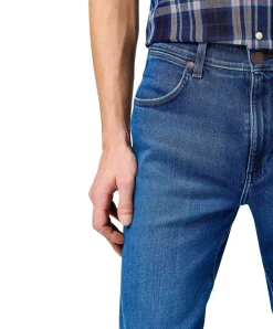 Wrangler Larston Jeans Tapered Fit in Dandelion Summer