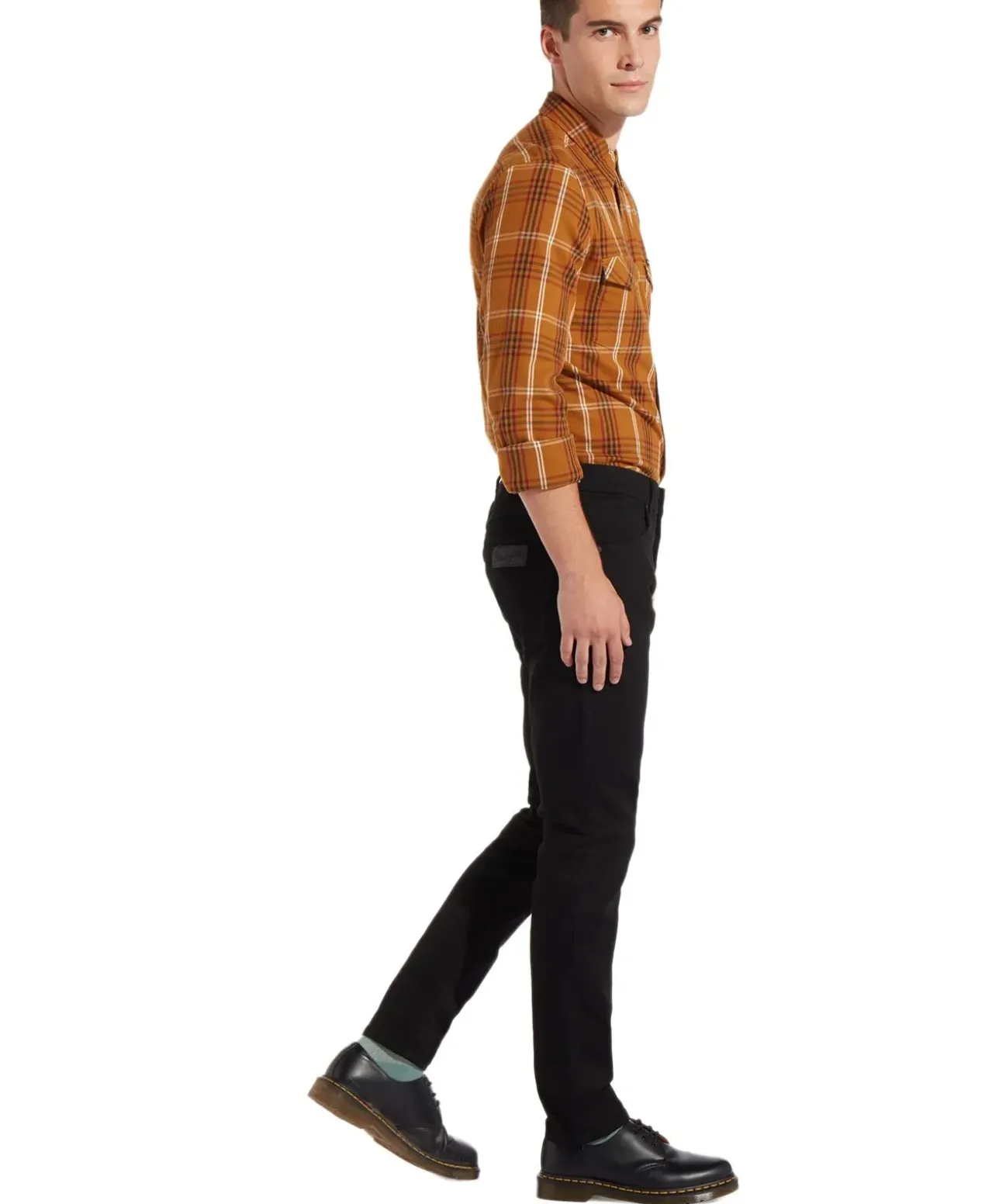 Wrangler Larston Slim Tapered Jeans in Schwarz