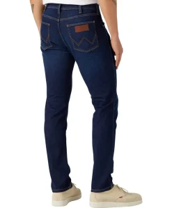 Wrangler Larston Slim Tapered Jeans in dunklem Stonewash