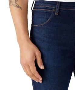 Wrangler Larston Slim Tapered Jeans in dunklem Stonewash