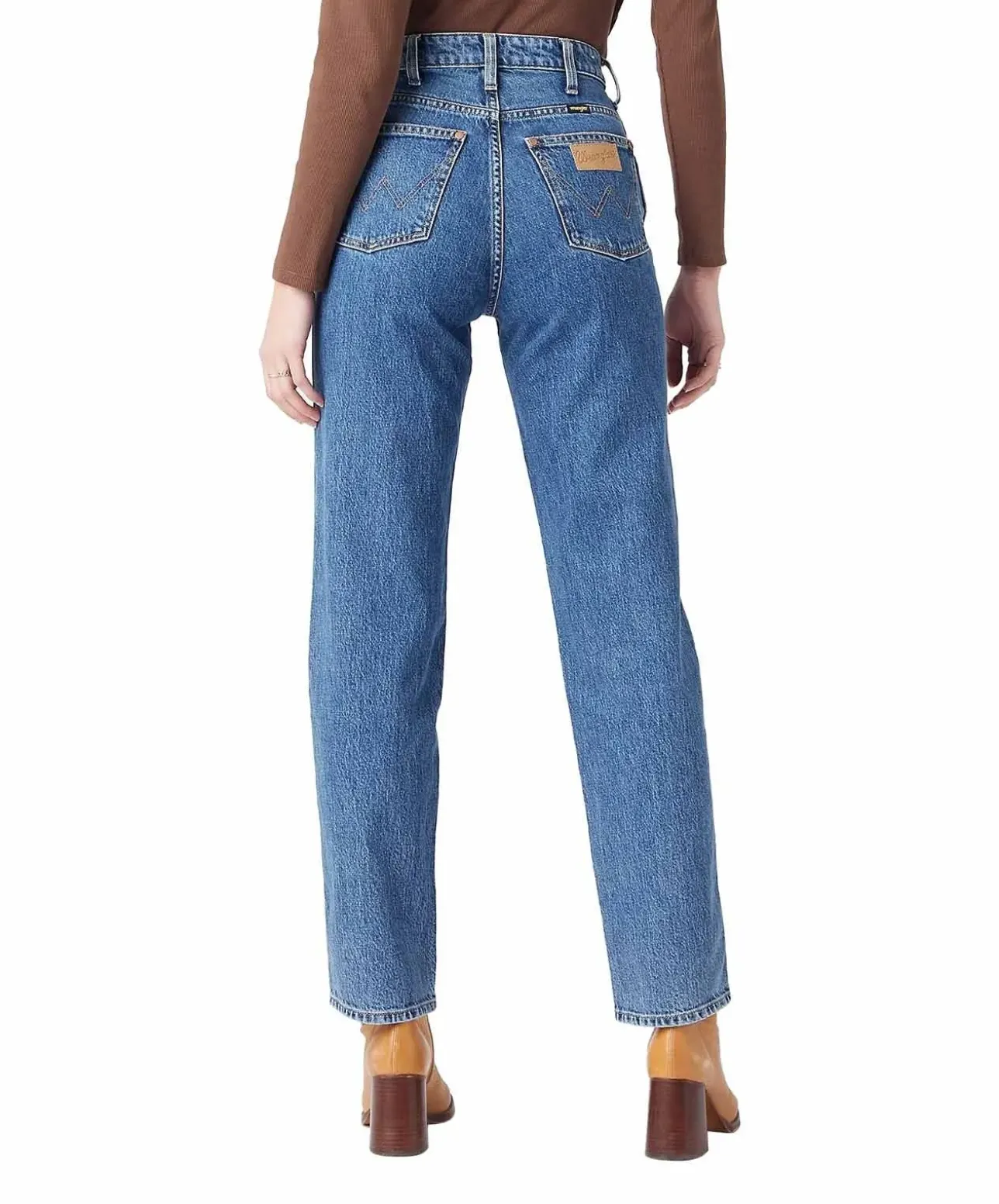 Wrangler Mom Jeans Straight Leg in Stonewash